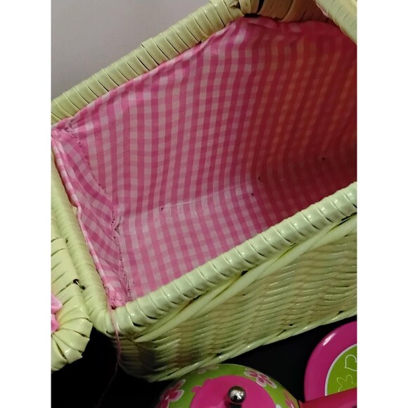 Vintage Doll Tea Set With Wicker Doll Size Lunch Box - Picture 2 of 2